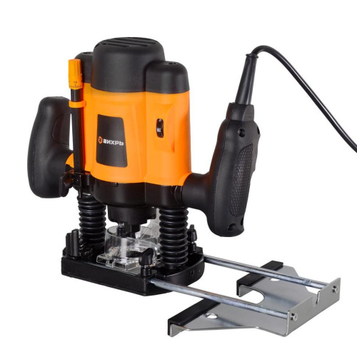 Фрезерная машина ВИХРЬ ФМ-1300, цанги в комплекте, 72/13/1 купить за 5 429 руб. в Новосибирске