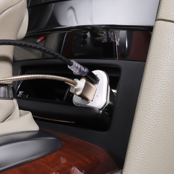 Автозарядка в прикуриватель 3хUSB (АЗУ) (2х1000 mA, 2100 mA) белая REXANT купить за 0 руб. в Новосибирске