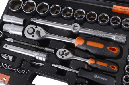 Набор инструментов, 1/2" , 1/4" , CrV, в кейсе 94 предм Вихрь, 73/6/7/5 купить за 7&nbsp;906 руб. в Новосибирске