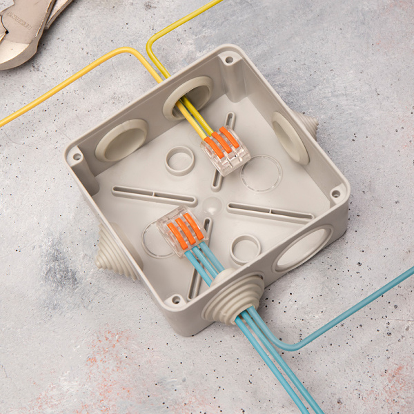 Универсальная многоразовая 3-проводная клемма REXANT (0,08-2,5 (4) мм²) 50шт. прозрачные купить за 24 руб. в Новосибирске