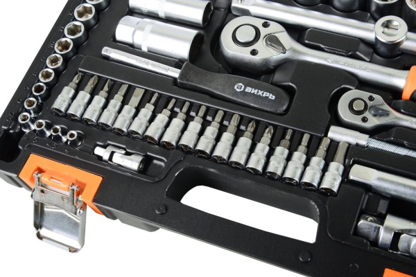 Набор инструментов, 1/2" , 1/4" , CrV, пластиковый кейс 82 предм 73/6/7/3 "ВИХРЬ" купить за 7 890 руб. в Новосибирске