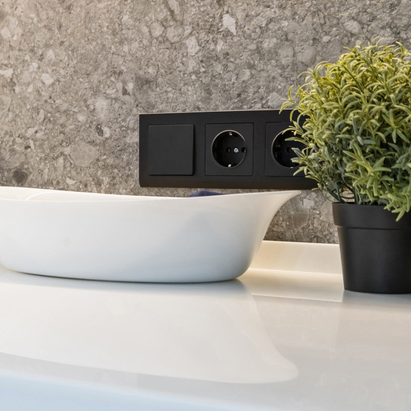 Рамка Stark на 3 поста (черный) / WL04-Frame-03-black / W0031808 купить за 804 руб. в Новосибирске