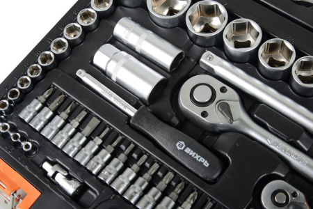 Набор инструментов, 1/2" , 1/4" , CrV, пластиковый кейс 82 предм 73/6/7/3 "ВИХРЬ" купить за 8&nbsp;328 руб. в Новосибирске