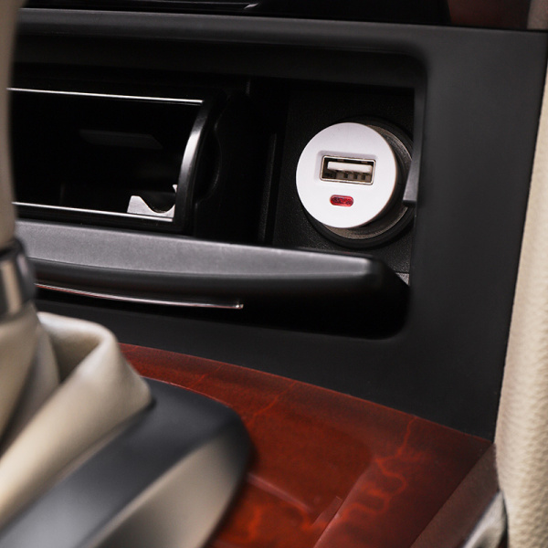 Автозарядка в прикуриватель USB (АЗУ) (5 V, 1000 mA) белая REXANT купить за 0 руб. в Новосибирске