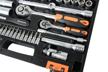 Набор инструментов, 1/2" , 1/4" , CrV, пластиковый кейс 82 предм 73/6/7/3 "ВИХРЬ" купить за 8&nbsp;328 руб. в Новосибирске